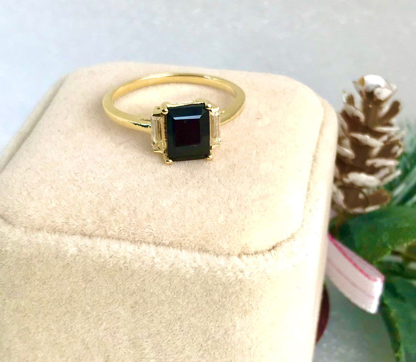 Anillo de Plata 925 con Chapa de Oro 14k, Onyx Natural, y Zirconias
