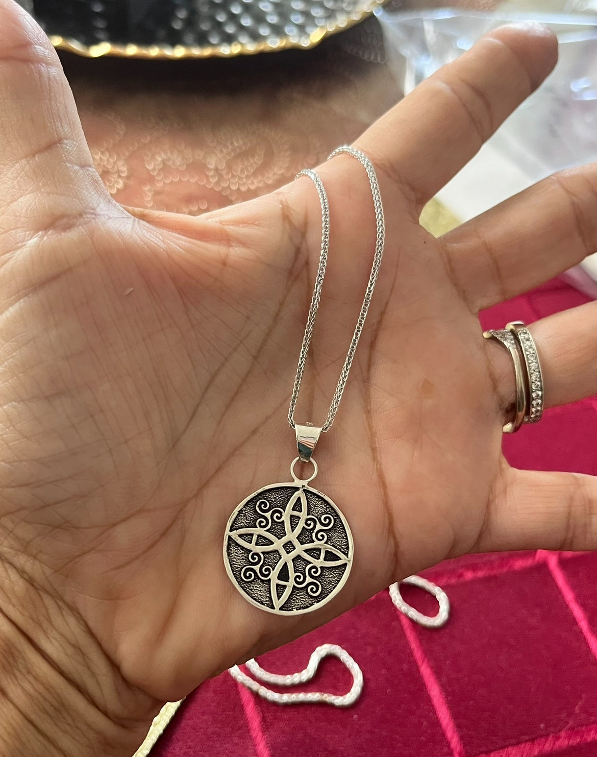 Dije con Cadena de Plata 925 modelo Nudo de Bruja