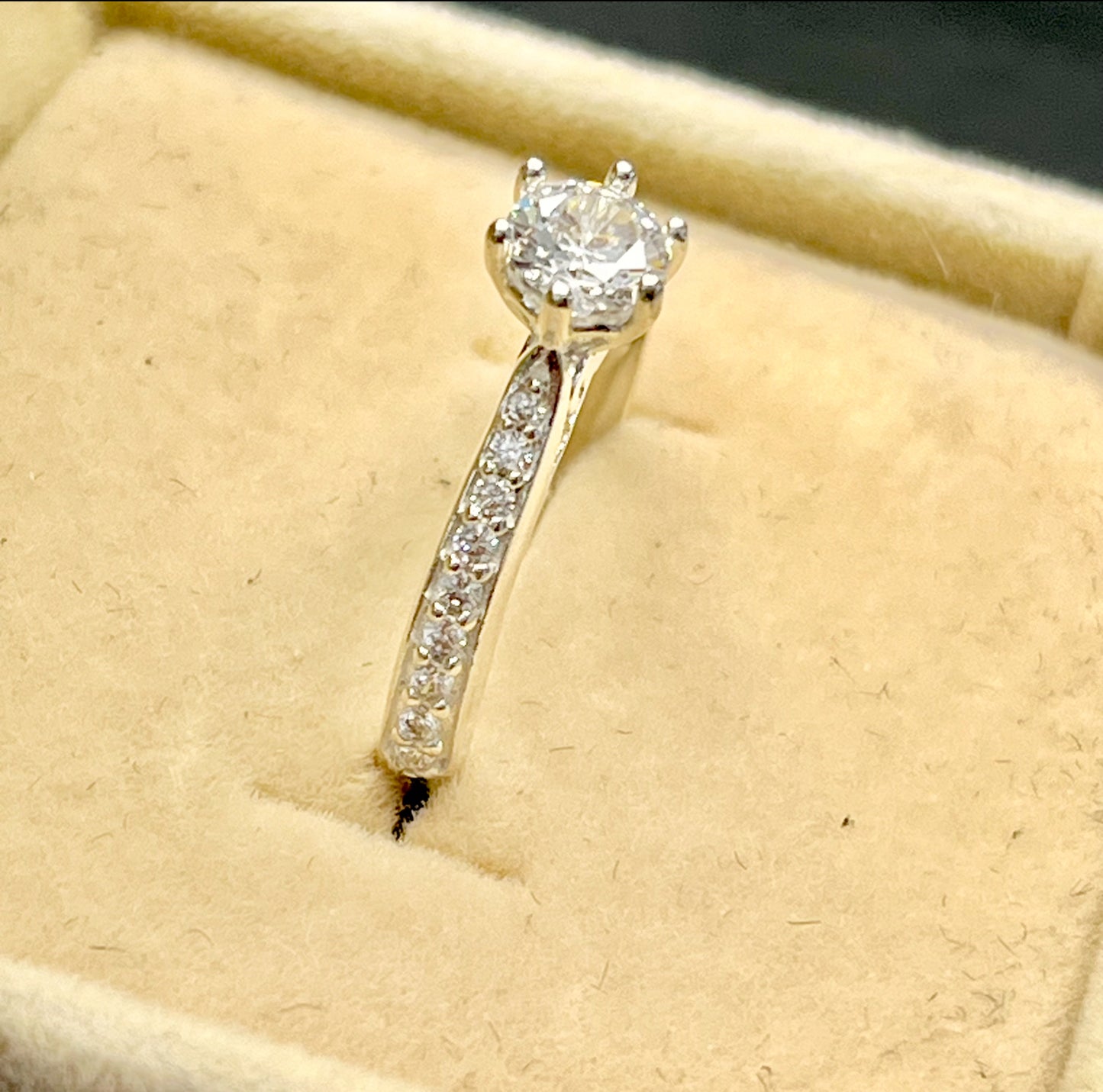 Anillo de Plata 925 con Zirconias