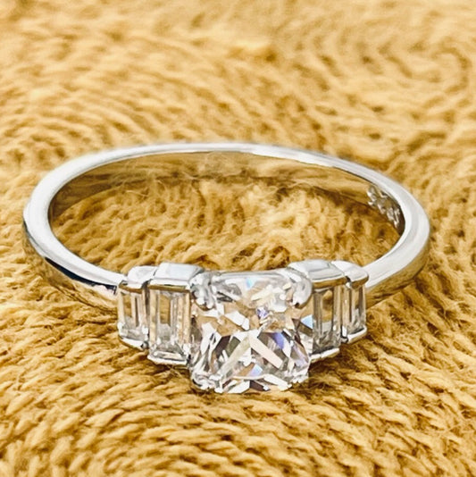 Anillo de Plata 925 con Zirconias