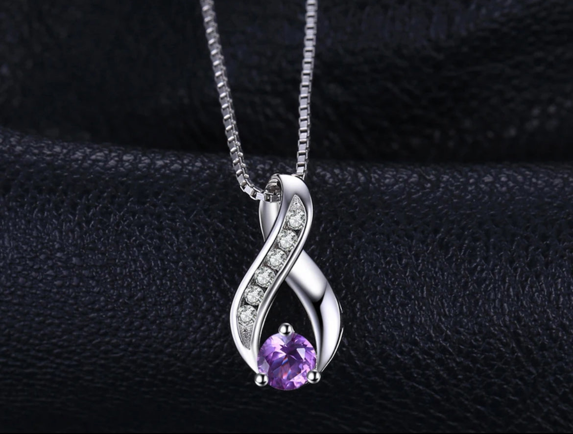 Dije con Cadena de Plata, con Amatista y Zirconias modelo Infinito