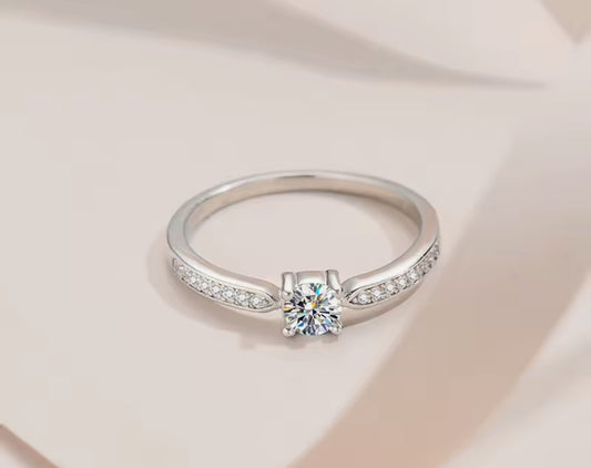 Anillo de Plata 925 con Moissanita Certificada
