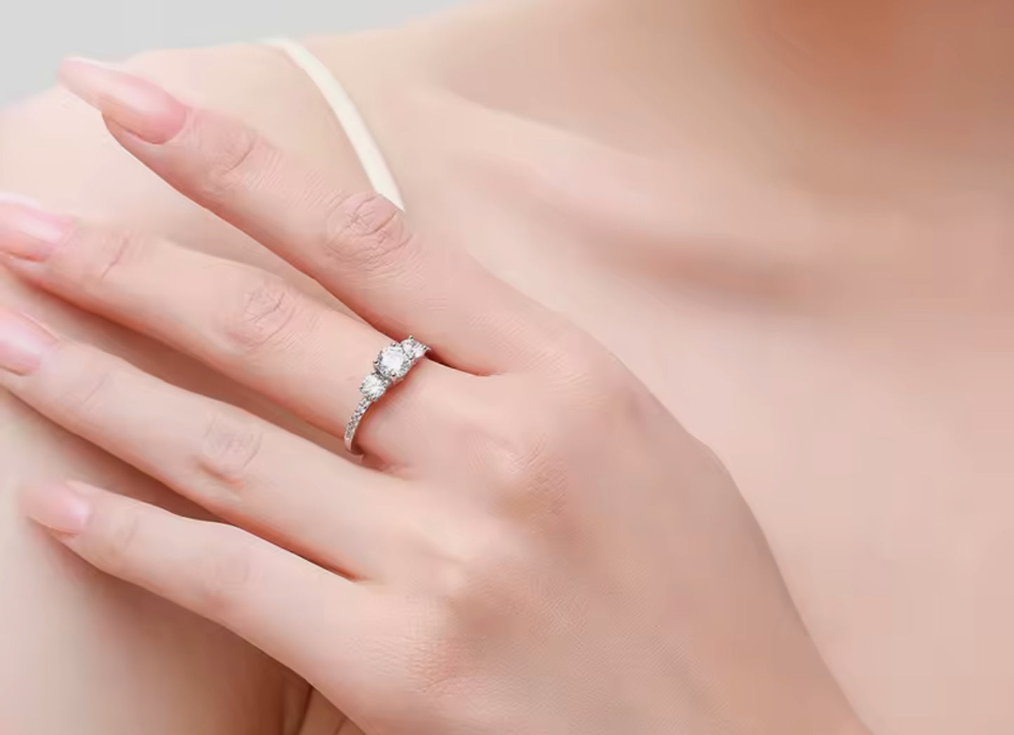 Anillo de Plata 925 con Zirconias modelo “Presente, Pasado, Futuro”
