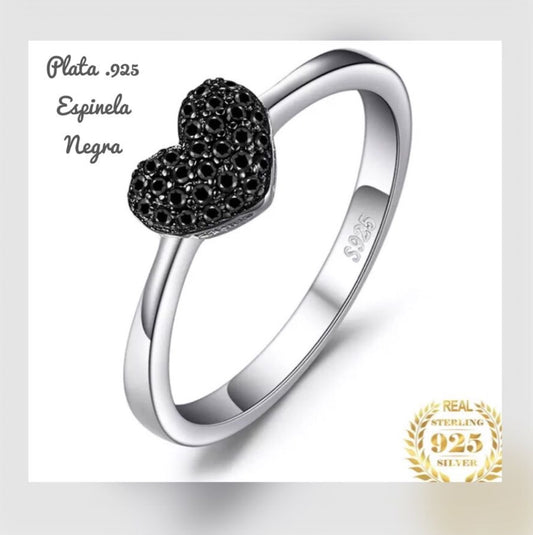 Anillo de Plata con Espinela Negra modelo Corazón