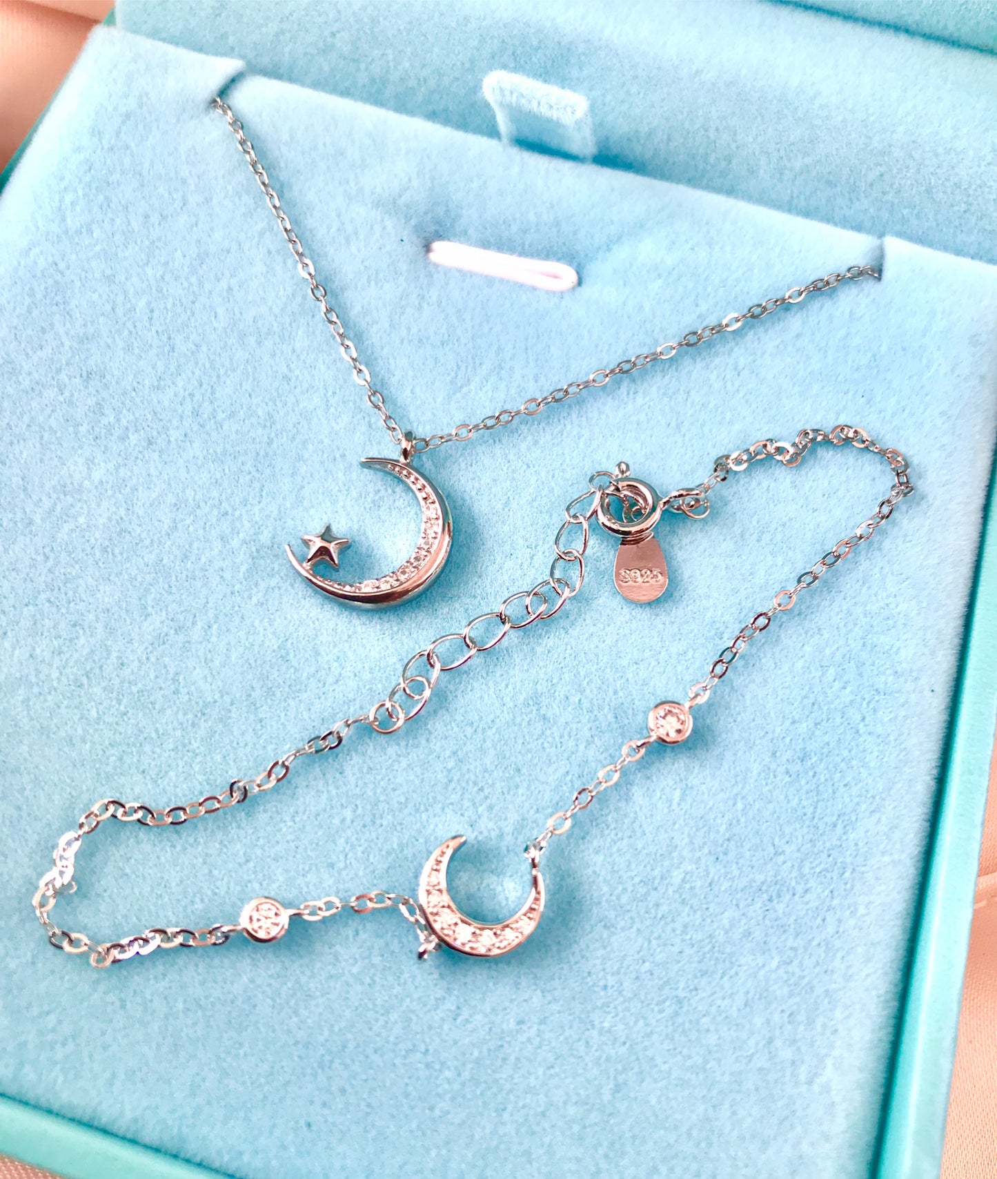 Collar de Plata 925 con Zirconias, modelo Media Luna