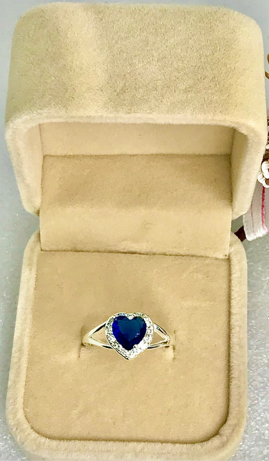 Anillo de Plata 925 con Zirconias modelo Corazón en color Azul Marino