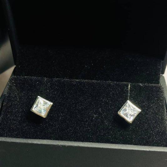 Broquel de Plata 925 con Zirconias medida 4mm