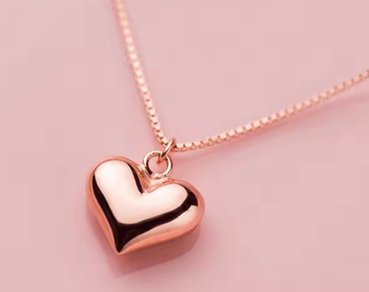 Dije con Cadena de Plata 925 bañados con Oro Rosa, modelo Corazón
