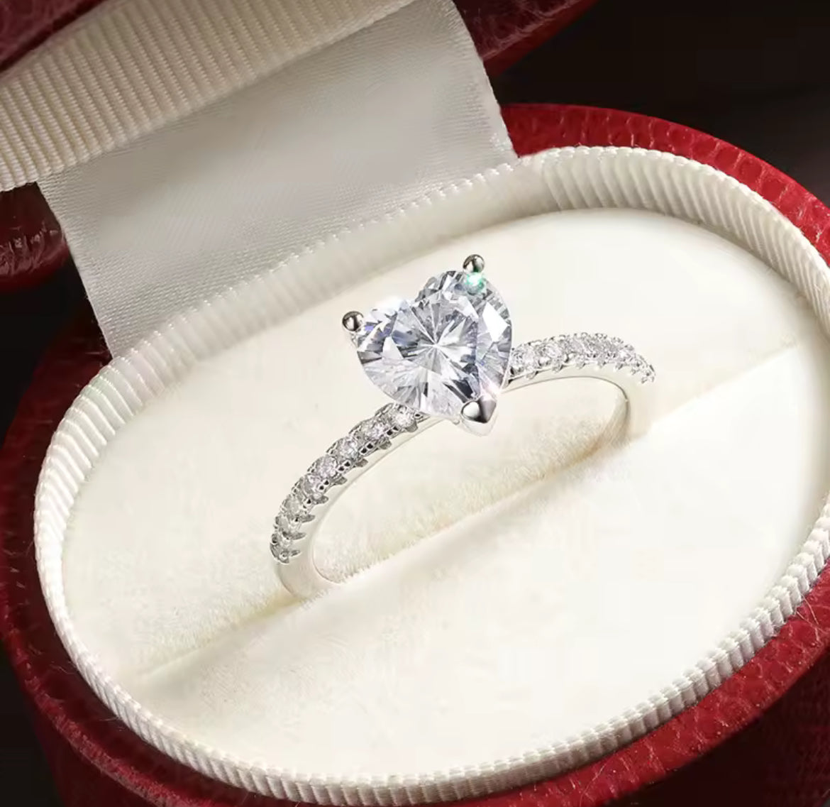 Anillo de Plata 925 con Zirconias modelo Corazón
