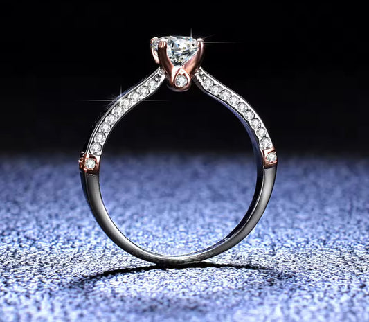 Anillo de Plata 925 con Moissanita Certificada y Zirconia