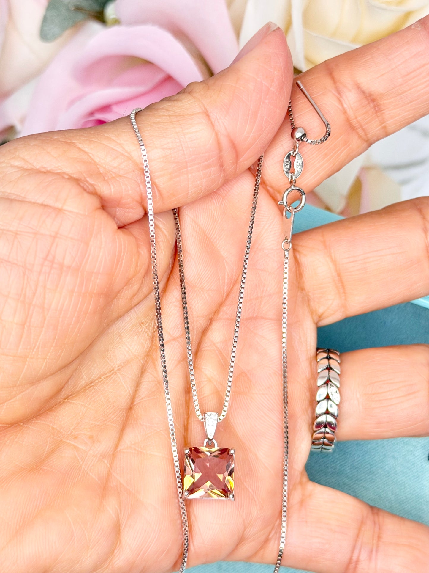 Dije de Sultanita y Zirconias con Cadena Ajustable, de Plata 925