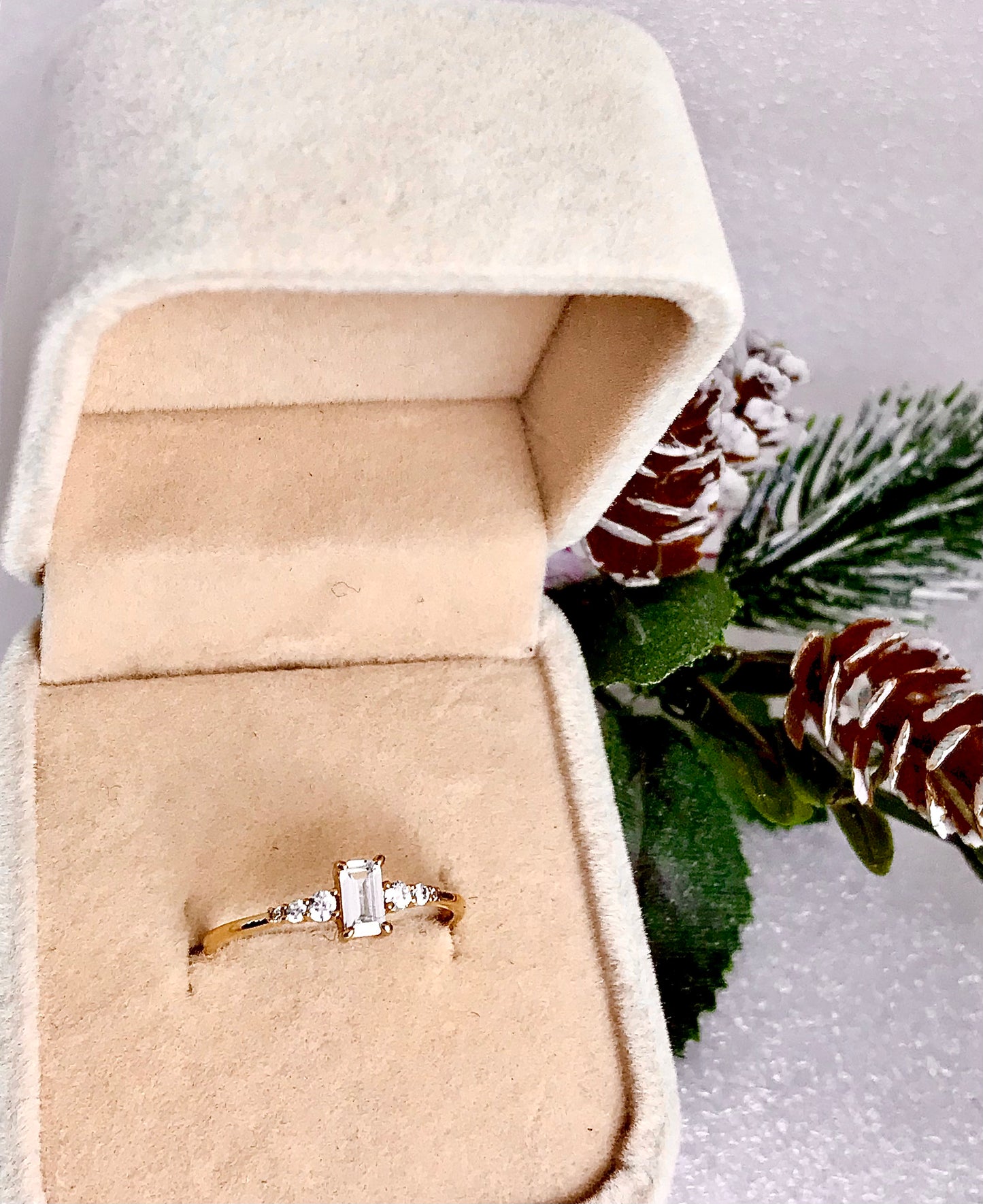 Anillo de Plata 925 con Baño de Oro 14k y Zirconias