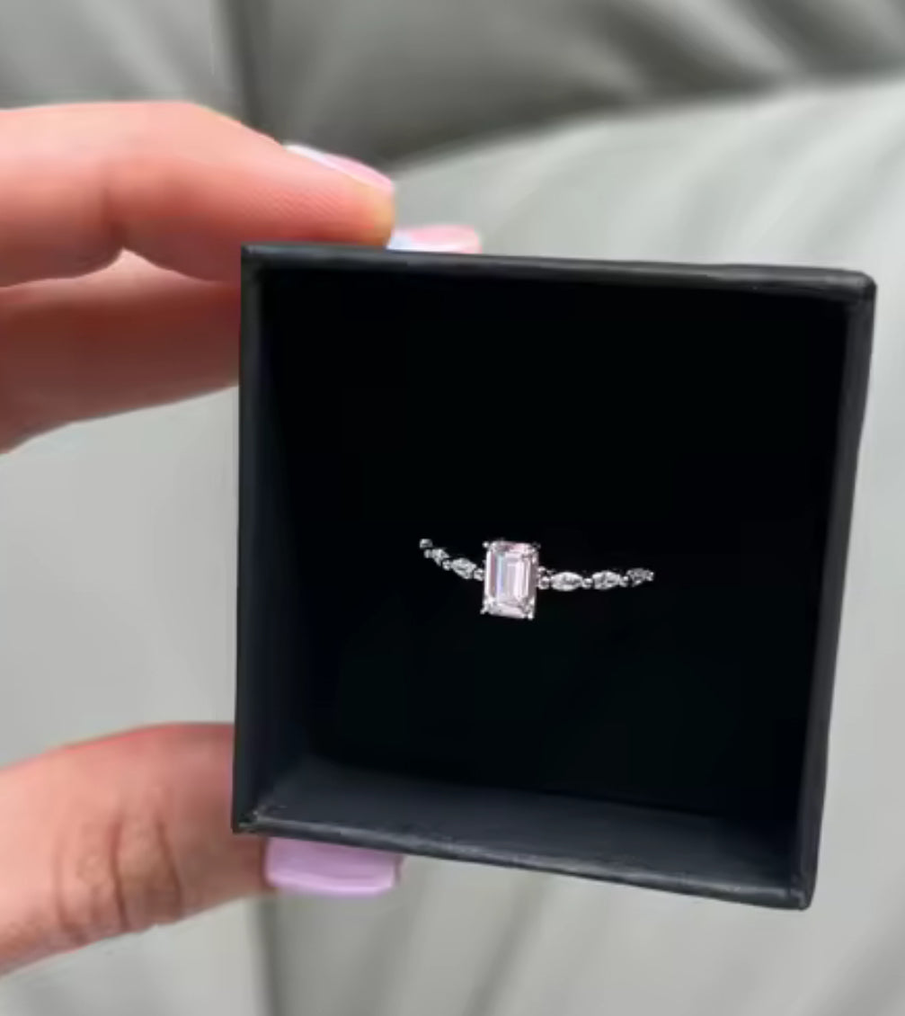 Anillo de Plata 925 con Zirconia corte Baguette