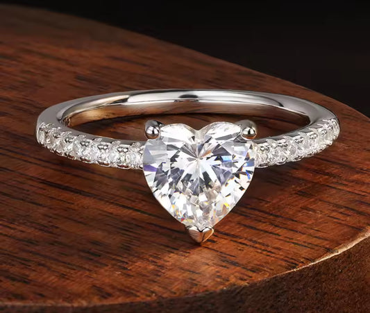 Anillo de Plata 925 con Zirconias modelo Corazón