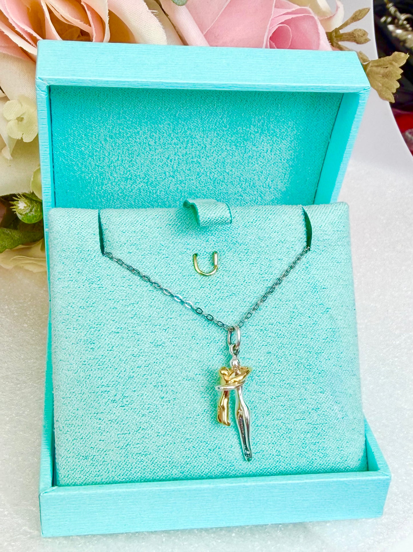 Dije con Cadena de Plata 925, Modelo Abrazo de Mamá