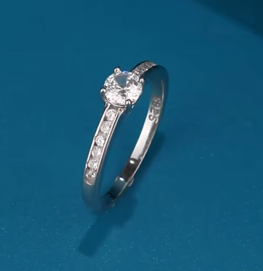 Anillo de Plata 925 con Zirconias