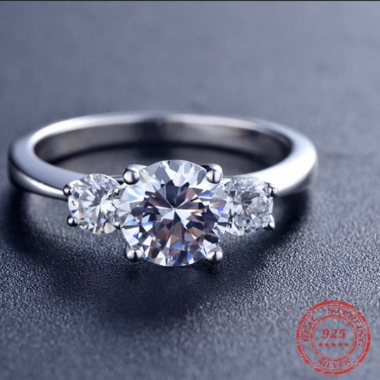 Anillo de Plata 925 con Zirconias Modelo “Presente, Pasado, Futuro”