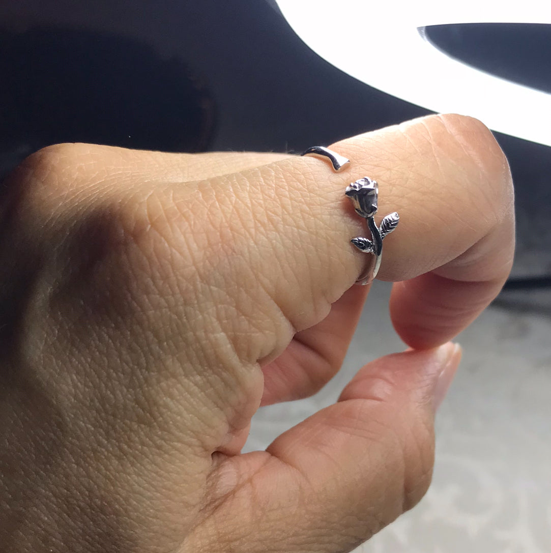 Anillo de Plata modelo Rosa 🌹, Ajustable al Dedo