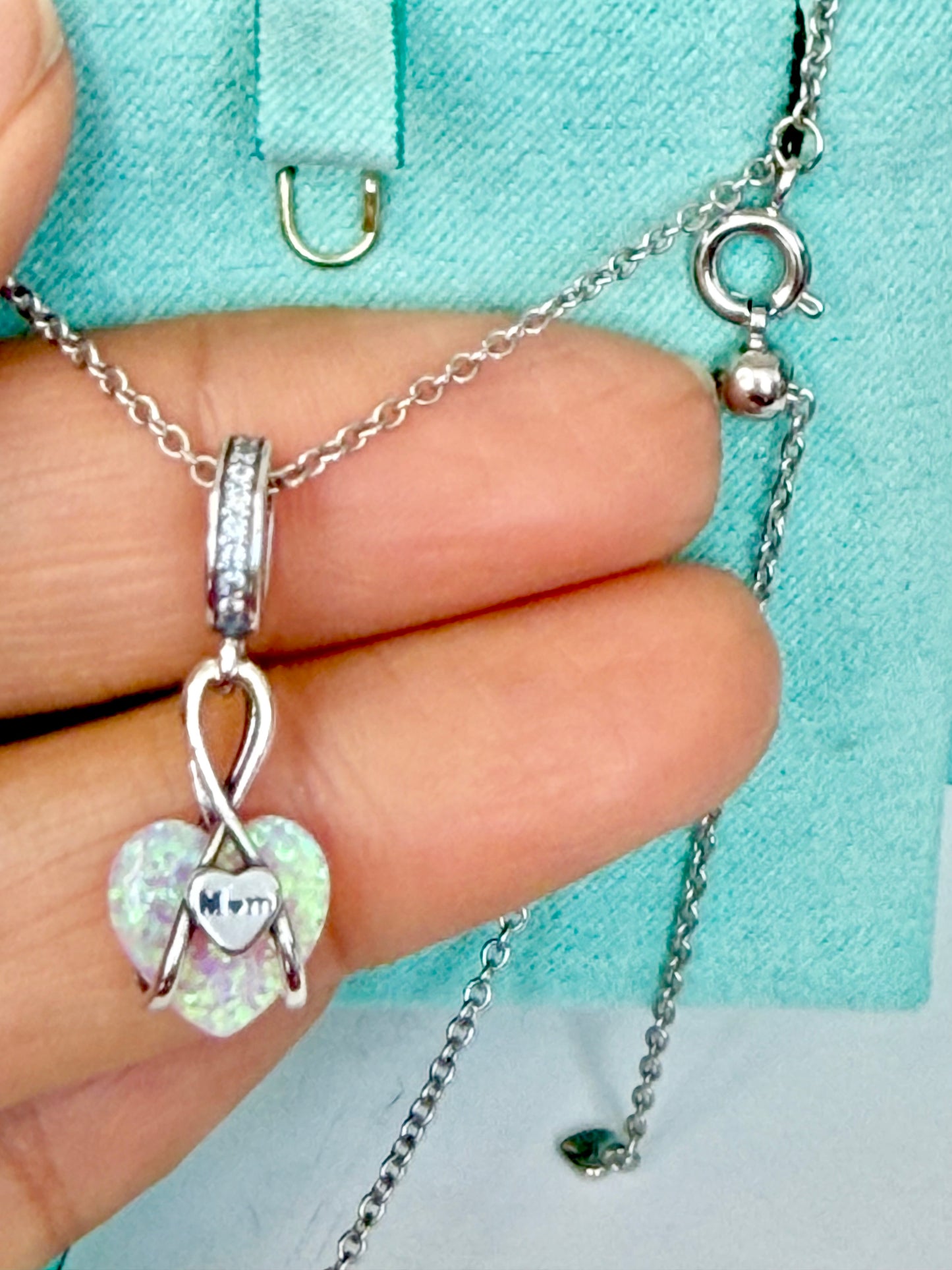 Dije con Cadena en Plata 925 y Ópalo Sintético y Zirconias Modelo Corazón
