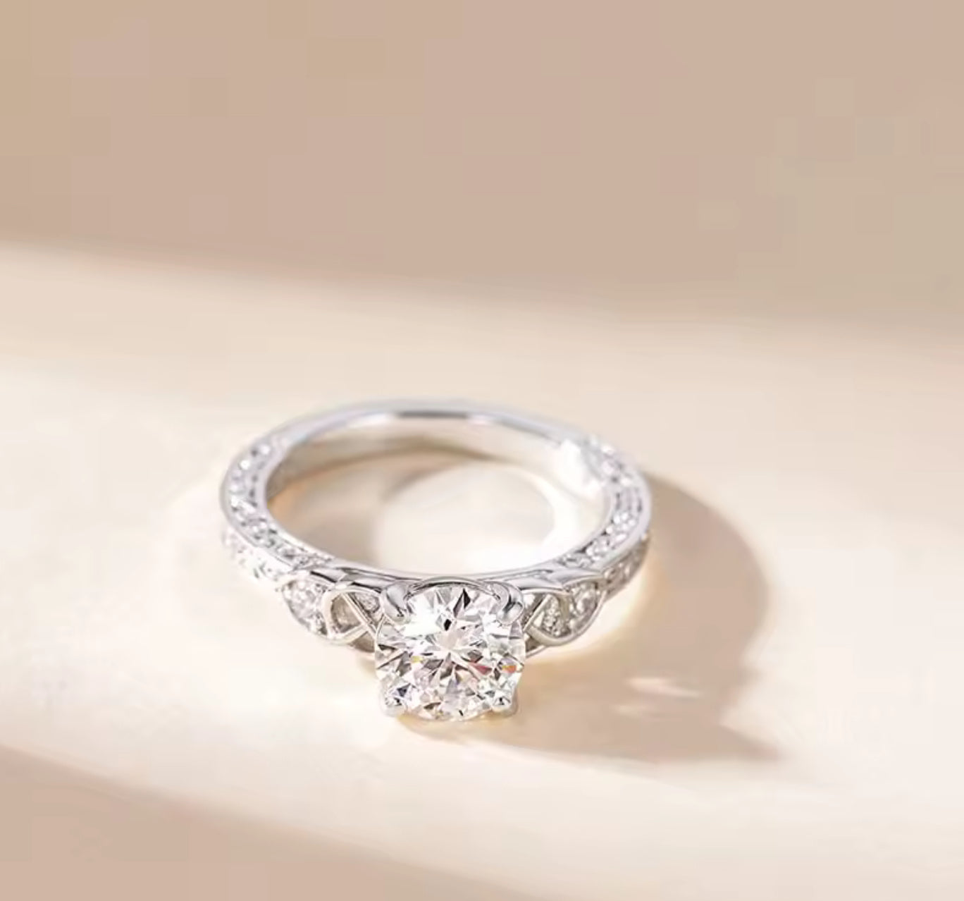 Anillo de Plata 925 con Moissanita Certificada