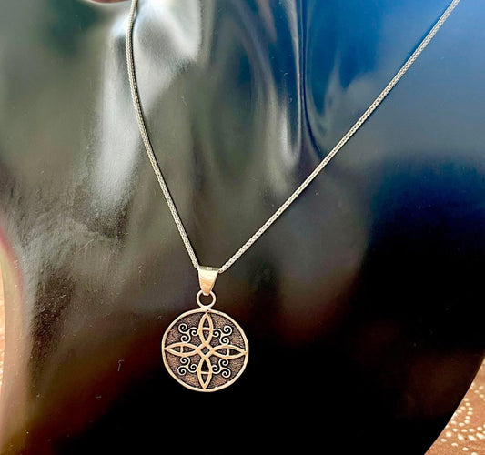 Dije con Cadena de Plata 925 modelo Nudo de Bruja