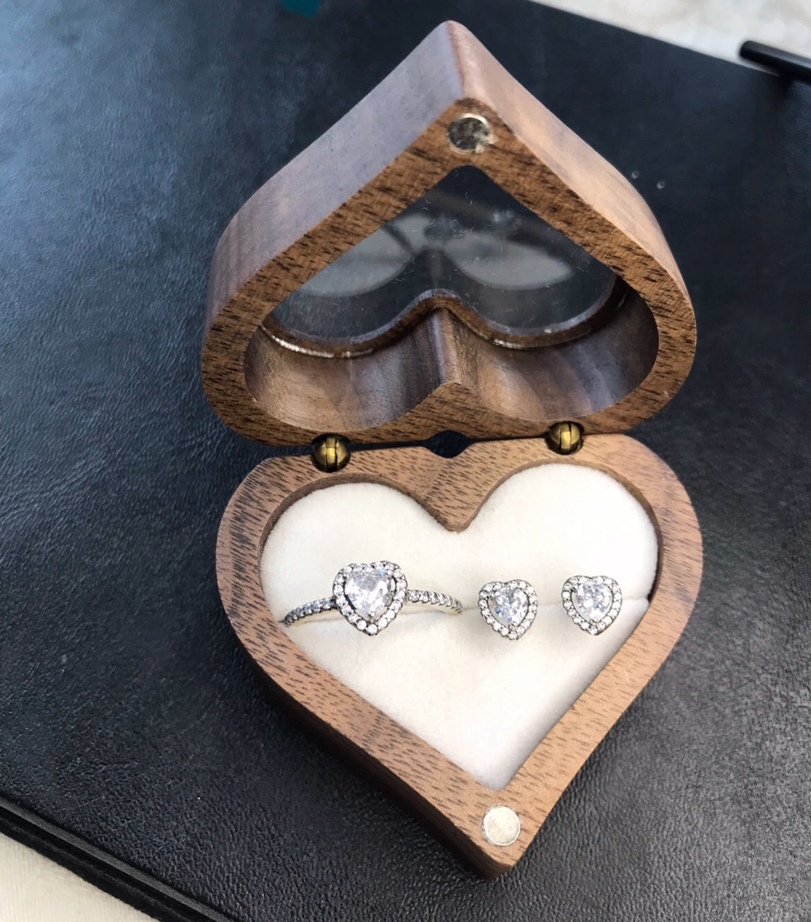 Aretes de Plata 925 con Zirconias modelo Corazón