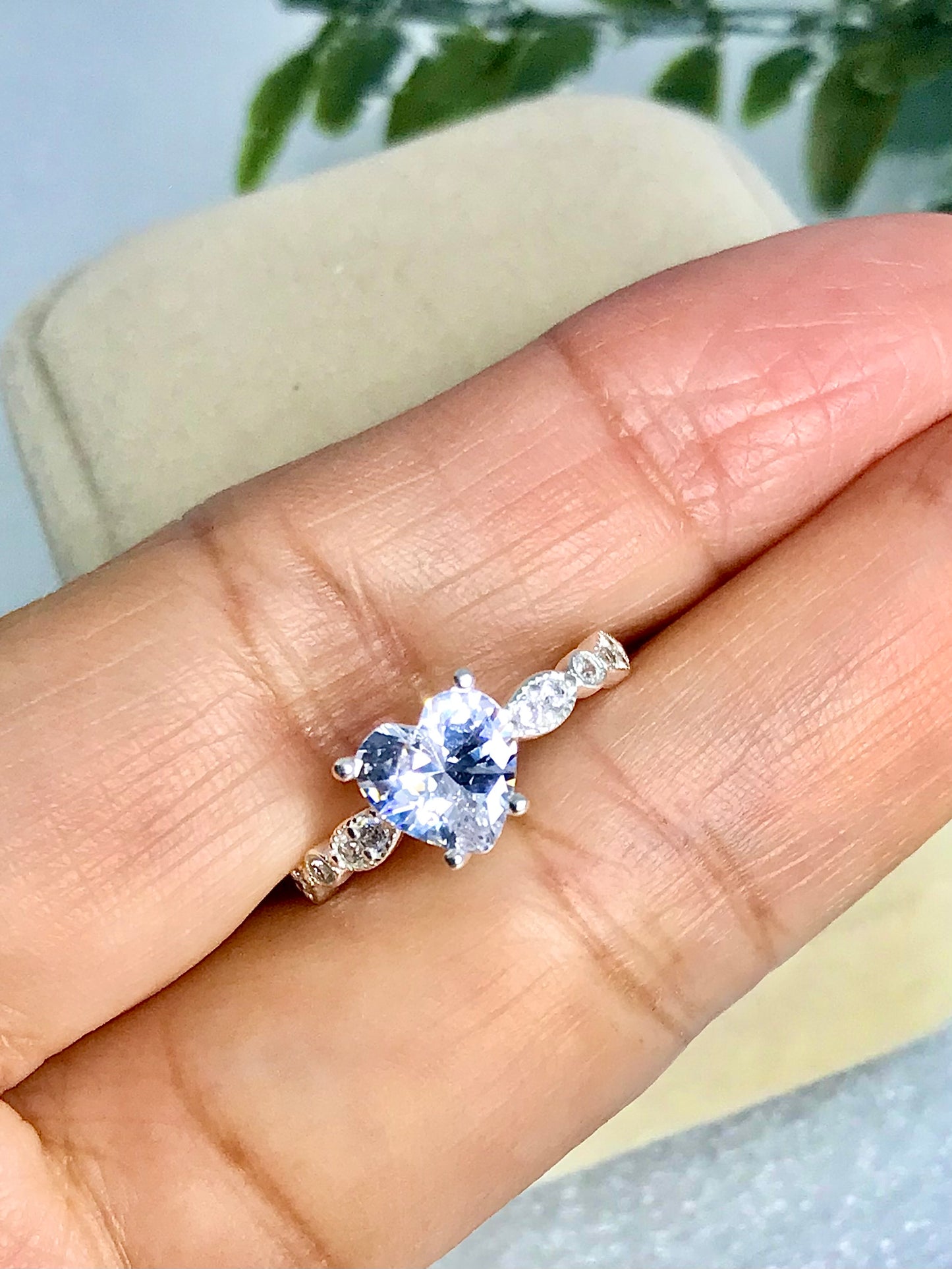 Anillo de Plata 925 con Zirconias model “Corazón”