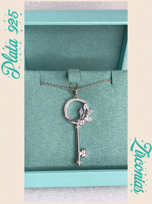 Fina Cadena con Dije modelo “Llave”