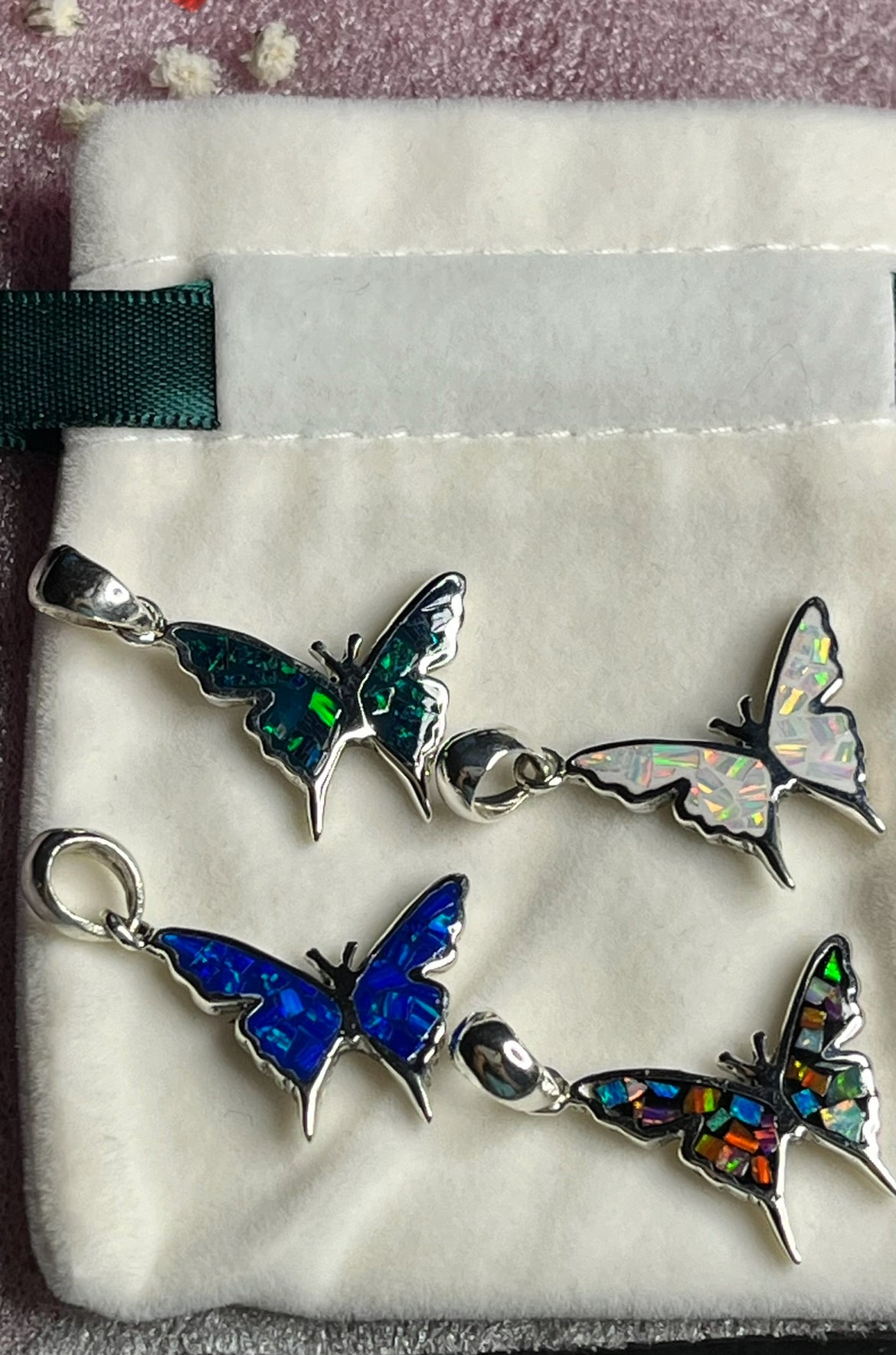 Dije de Plata 925 con Ópalo Natural modelo Mariposa