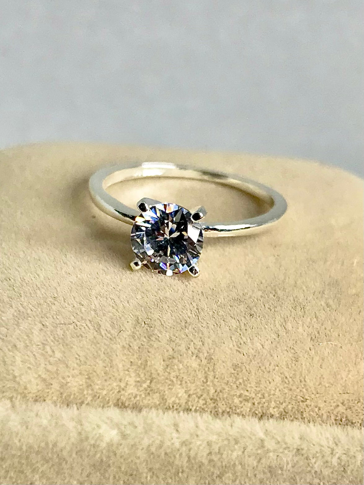 Anillo Solitario de Plata 925 con Zirconia