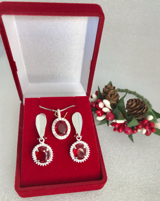 Juego de Cadena con Dije y Aretes de Plata 925