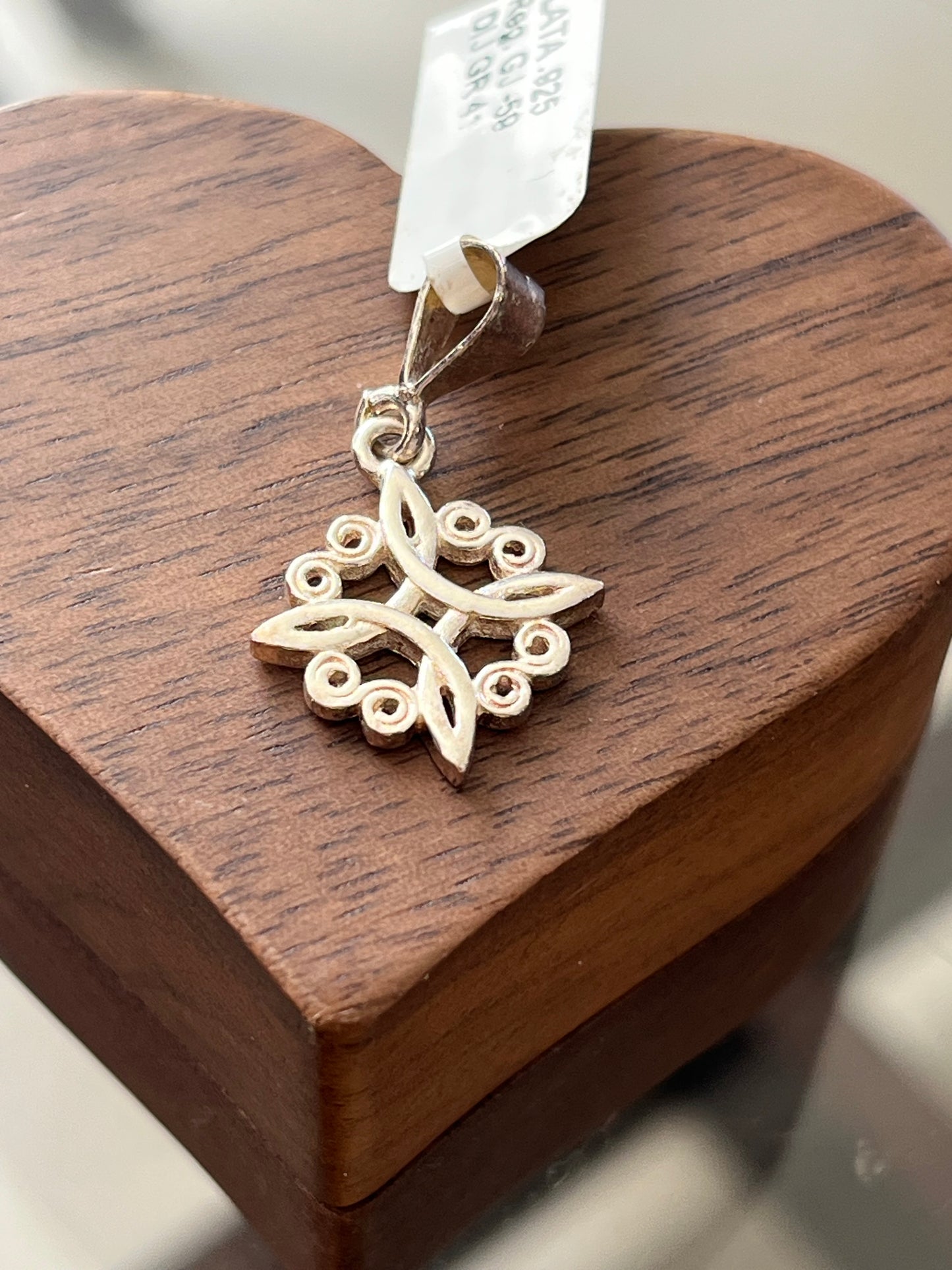 Dije de Plata 925, modelo Nudo de Bruja