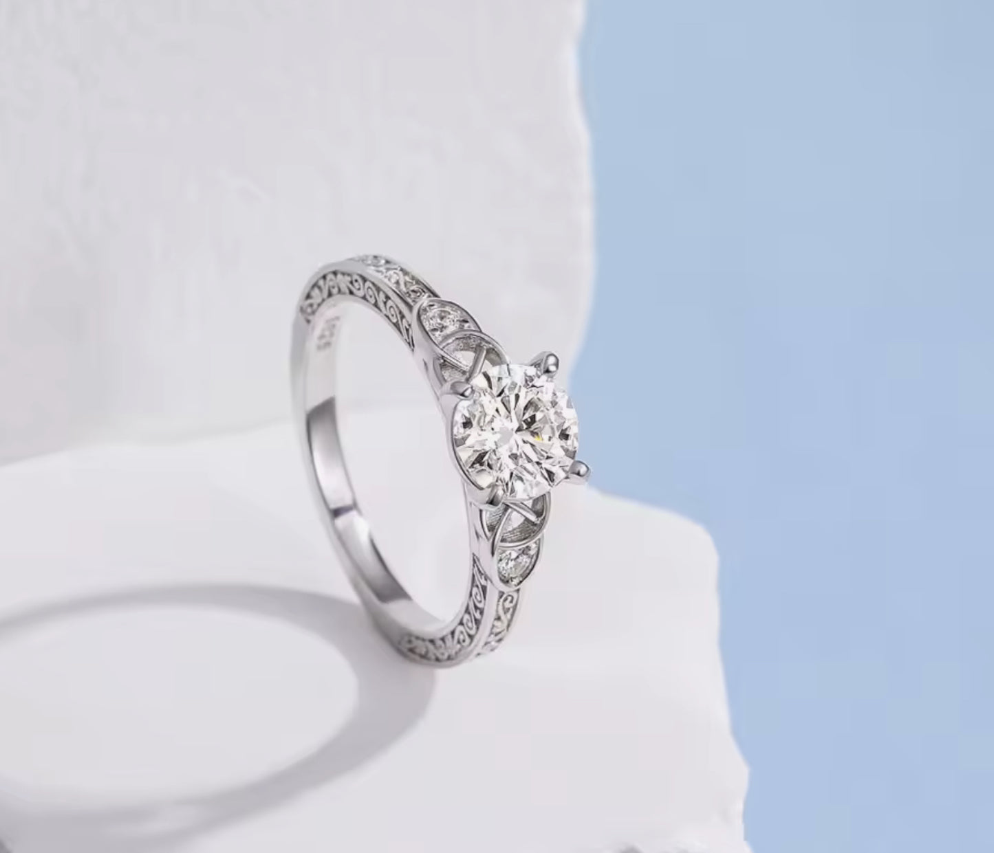 Anillo de Plata 925 con Moissanita Certificada