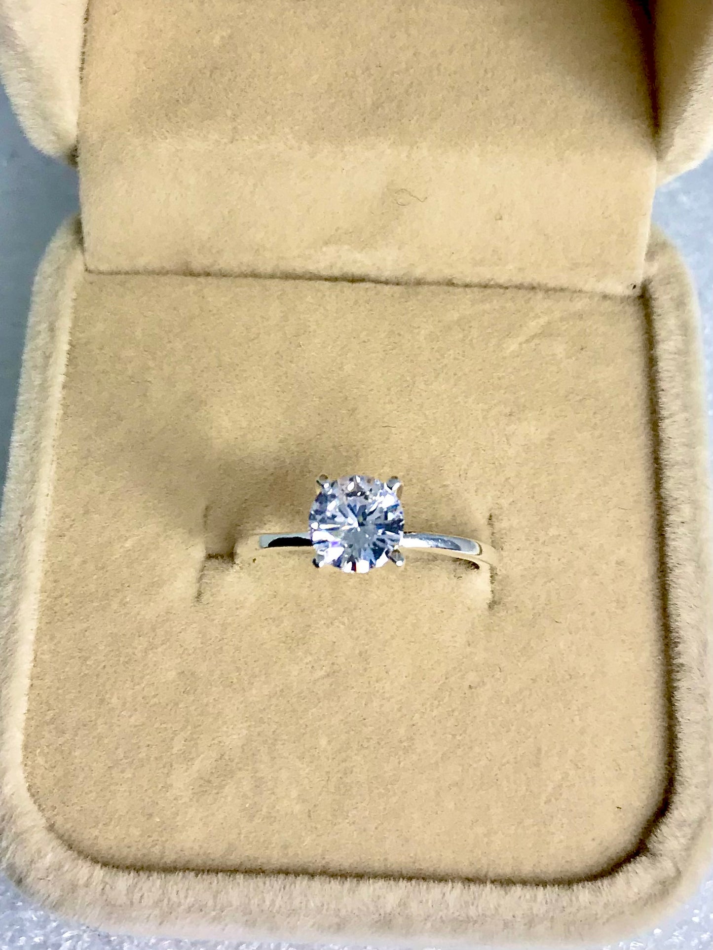 Anillo Solitario de Plata 925 con Zirconia