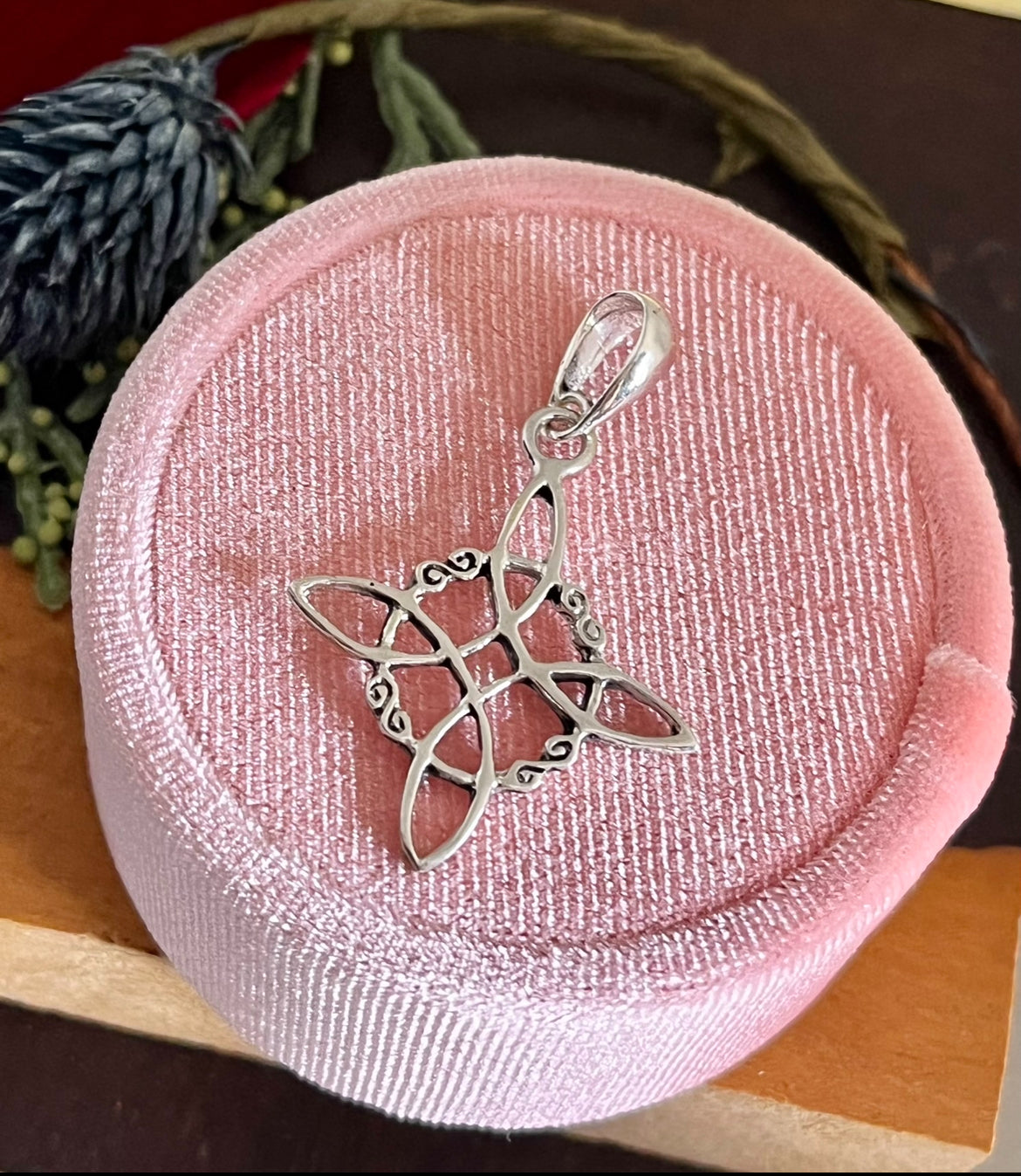 Dije de Plata 925, modelo Nudo de Bruja
