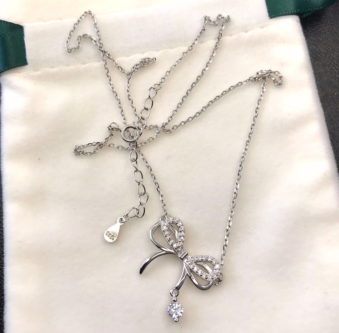 Collar de Plata 925 y Zirconias, modelo Moño