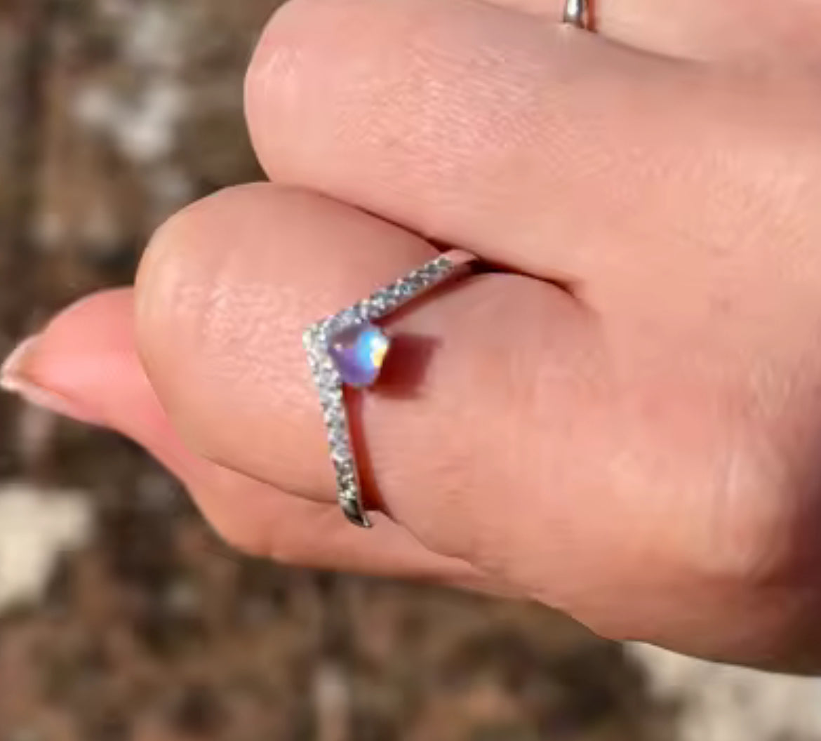 Anillo de Plata 925 con Piedra Luna en forma de Corazón 🩵