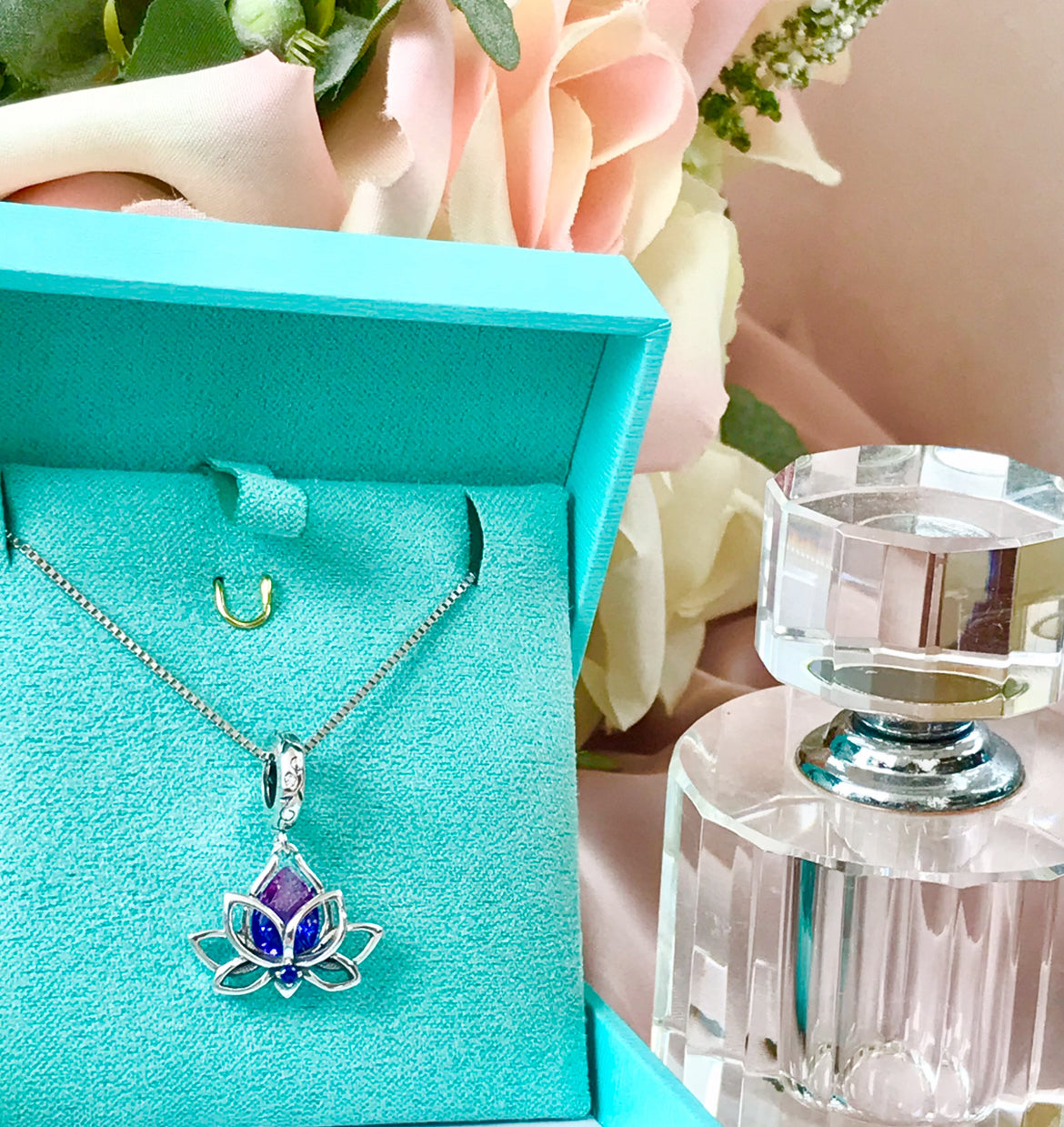 Dije y Cadena de Plata 925 con Cristal y Zirconias, modelo Lotus