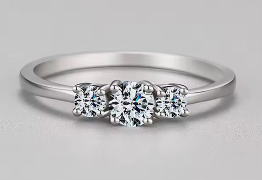 Anillo de Plata 925 con Zirconias modelo “Presente, Pasado, Futuro”