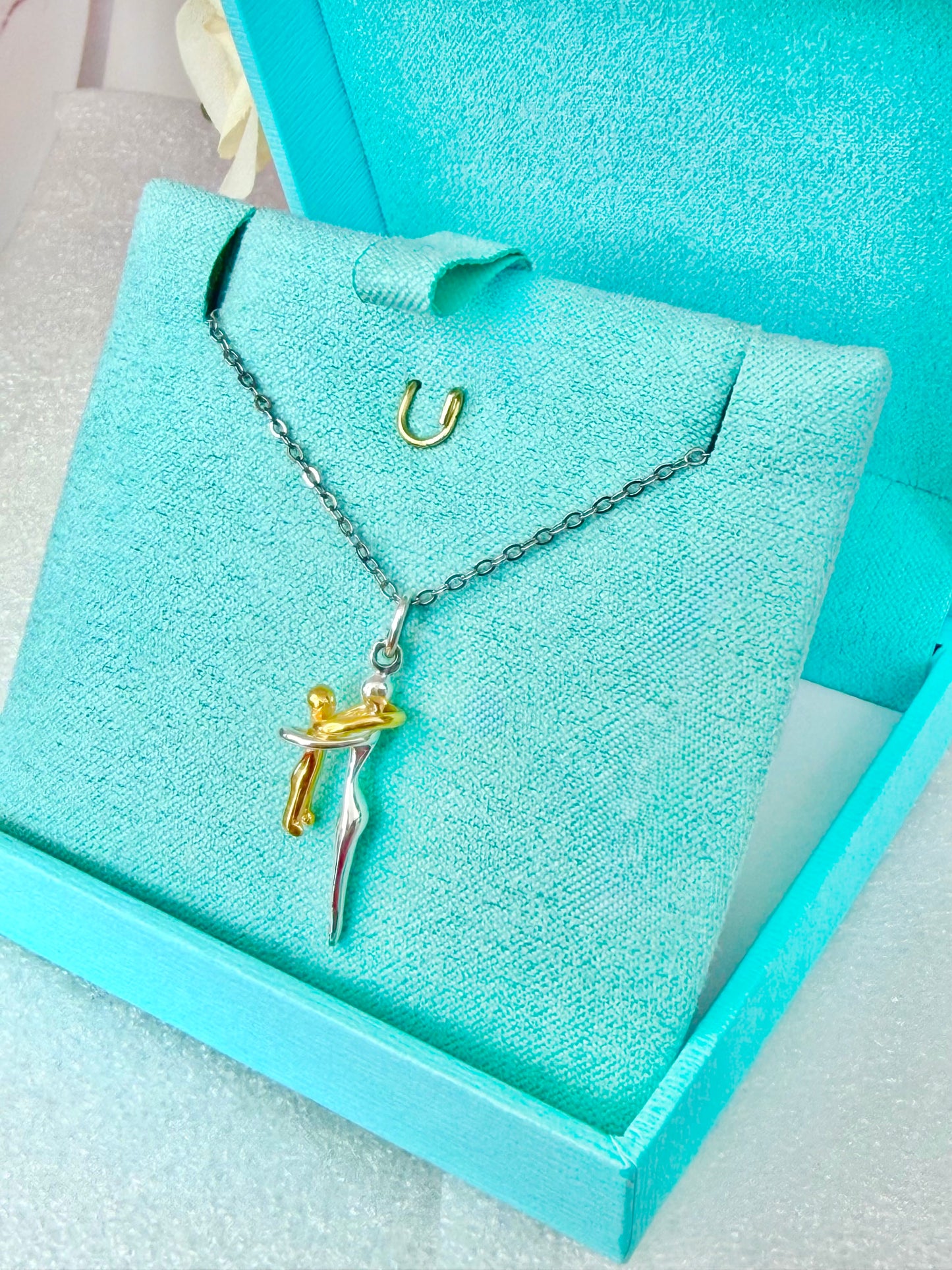 Dije con Cadena de Plata 925, Modelo Abrazo de Mamá