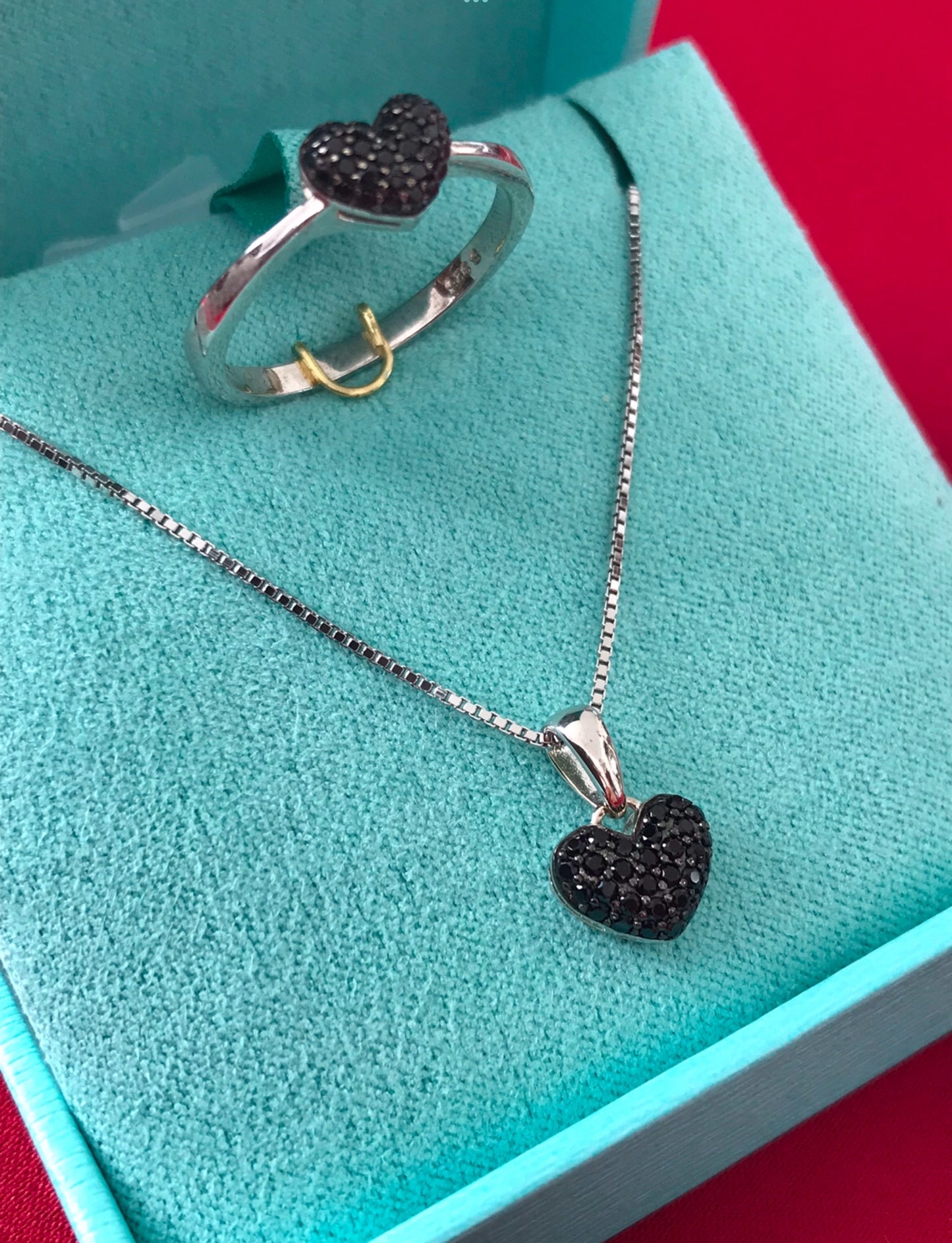 Dije con Espinela Negra y cadena de Plata 925, modelo Corazón