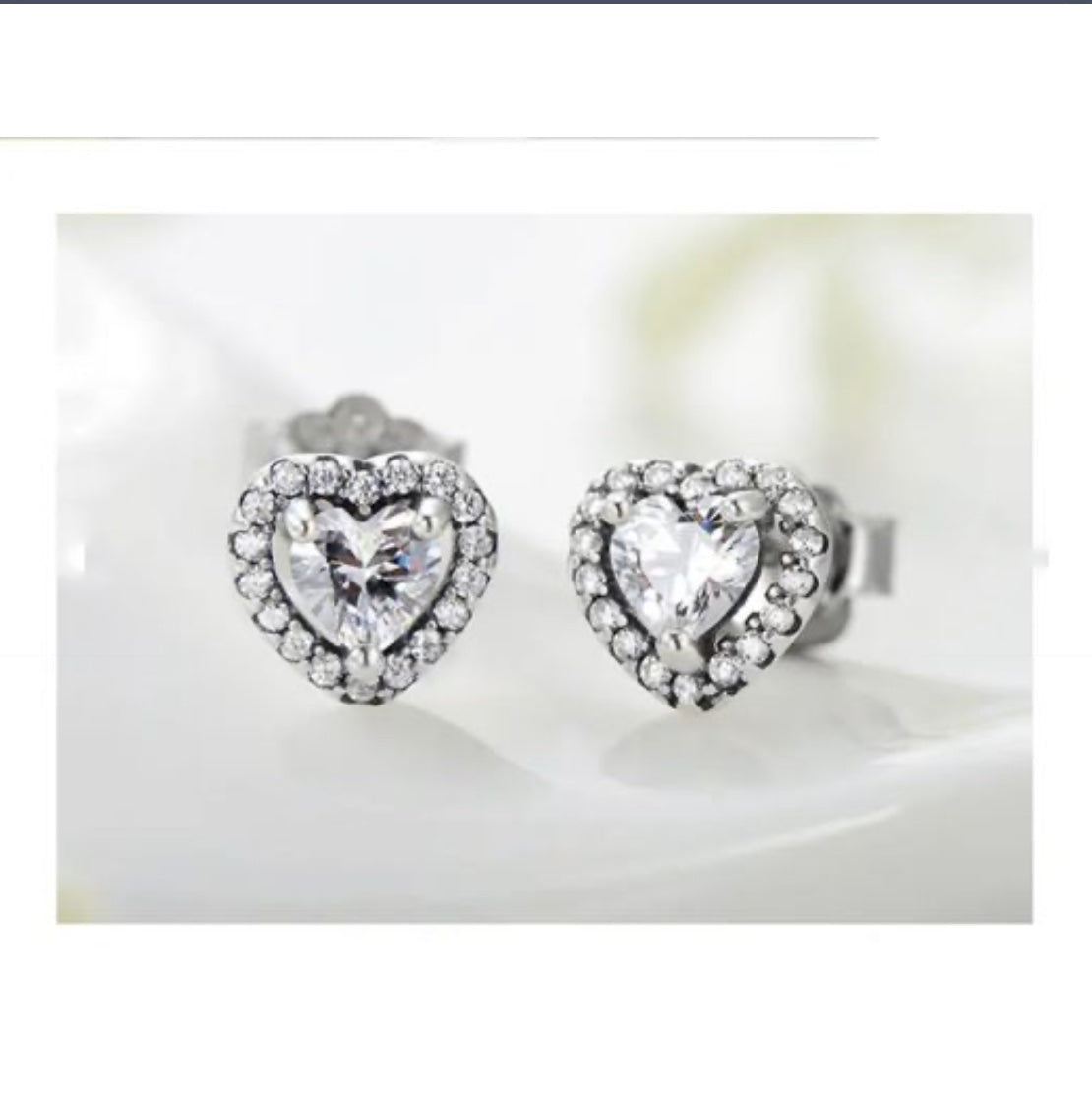 Aretes de Plata 925 con Zirconias modelo Corazón