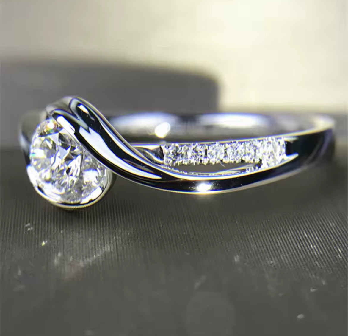 Anillo de Plata 925 con Zirconias