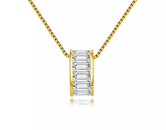 Dije y Cadena de Plata 925, con baño de Oro de 14k, y Baguettes