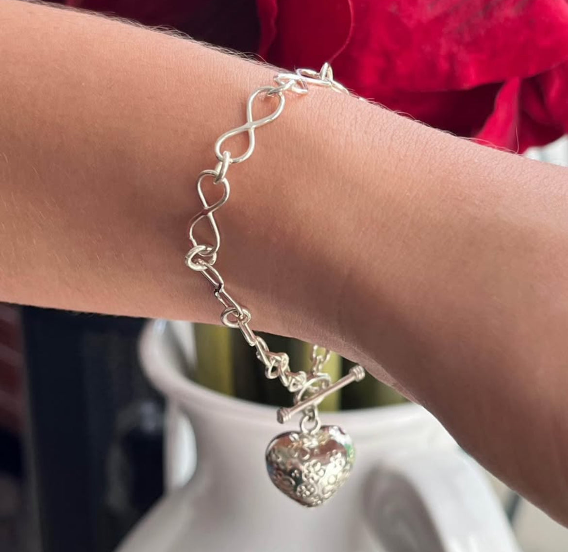 Pulsera de Plata 925 con Corazón Grabado, modelo Corazón Infinito