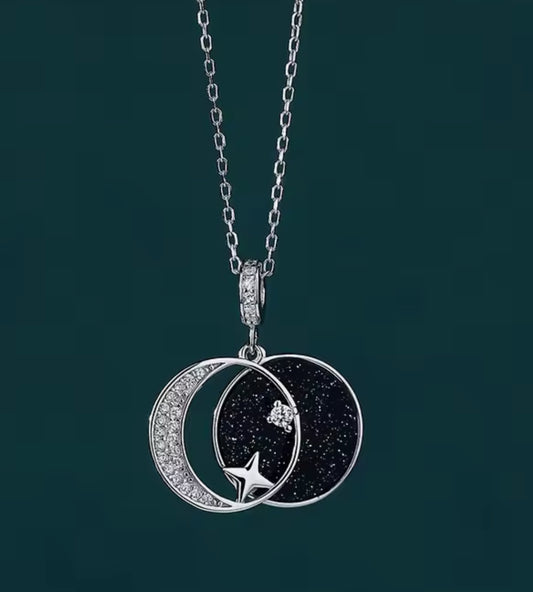 Collar de Plata 925, con baño de Oro de 14k, modelo Luna y Estrellas