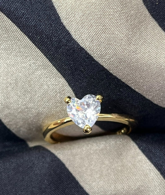 Anillo Solitario con 4 Baños de Oro 18k y Zirconia modelo Corazón